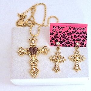 Set:Magnificent Gold cross pendant necklace & filigree cross pearl stud earrings